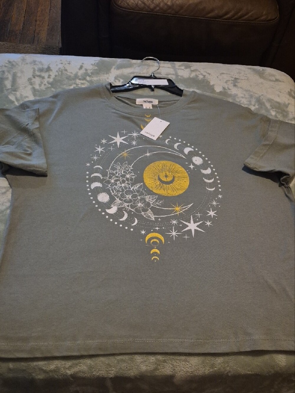 Refuge Sage Green Stars And Moon T-shirt Ptp 23" - Picture 5 of 6